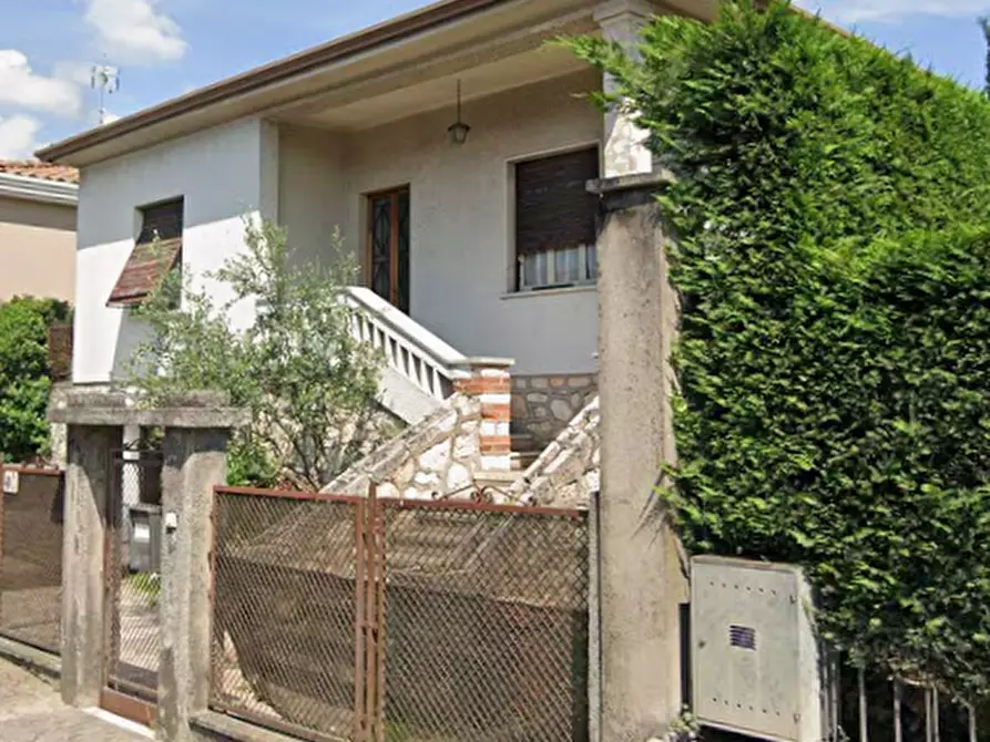 Immagine 2 di Casa indipendente in vendita  in Via G. Marconi  a Cavaion Veronese