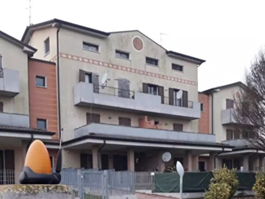 Immagine 5 di Appartamento in vendita  in Strada Statale Della Cisa a Borgo Virgilio