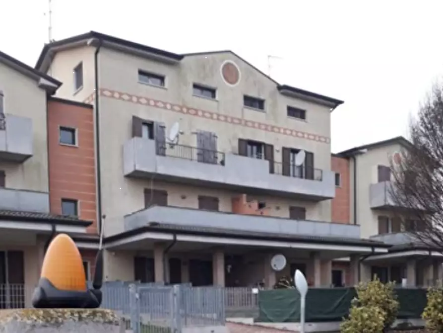 Immagine 6 di Appartamento in vendita  in Strada Statale Della Cisa a Borgo Virgilio