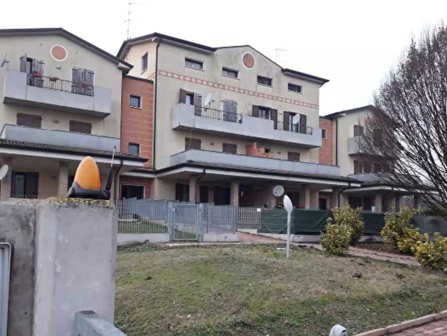 Immagine 1 di Appartamento in vendita  in Strada Statale Della Cisa a Borgo Virgilio