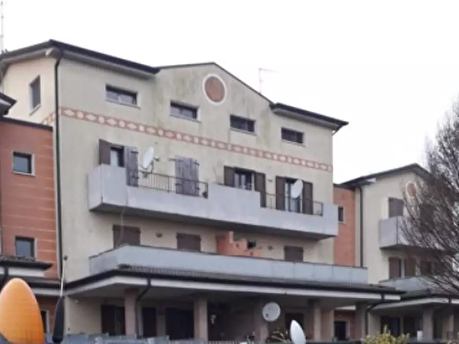 Immagine 11 di Appartamento in vendita  in Strada Statale Della Cisa a Borgo Virgilio