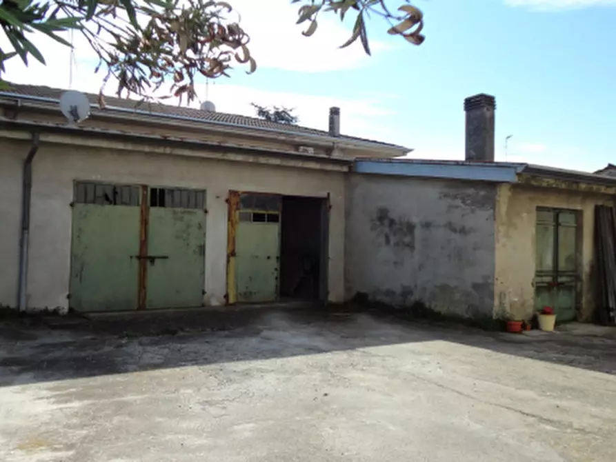 Immagine 2 di Negozio in vendita  in Via Trento a Motteggiana