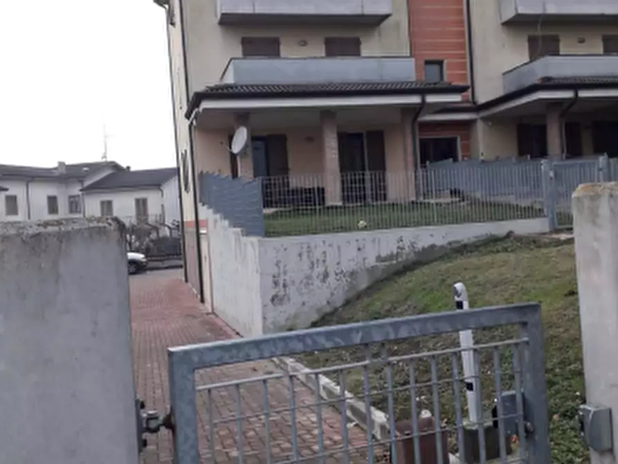 Immagine 20 di Appartamento in vendita  in Strada Statale Della Cisa a Borgo Virgilio