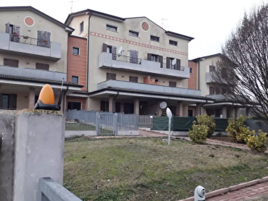 Immagine 21 di Appartamento in vendita  in Strada Statale Della Cisa a Borgo Virgilio