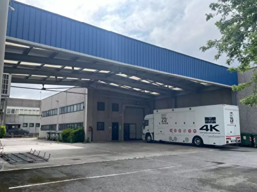 Immagine 2 di Magazzino in vendita  in Via Alessandro Volta a Veggiano