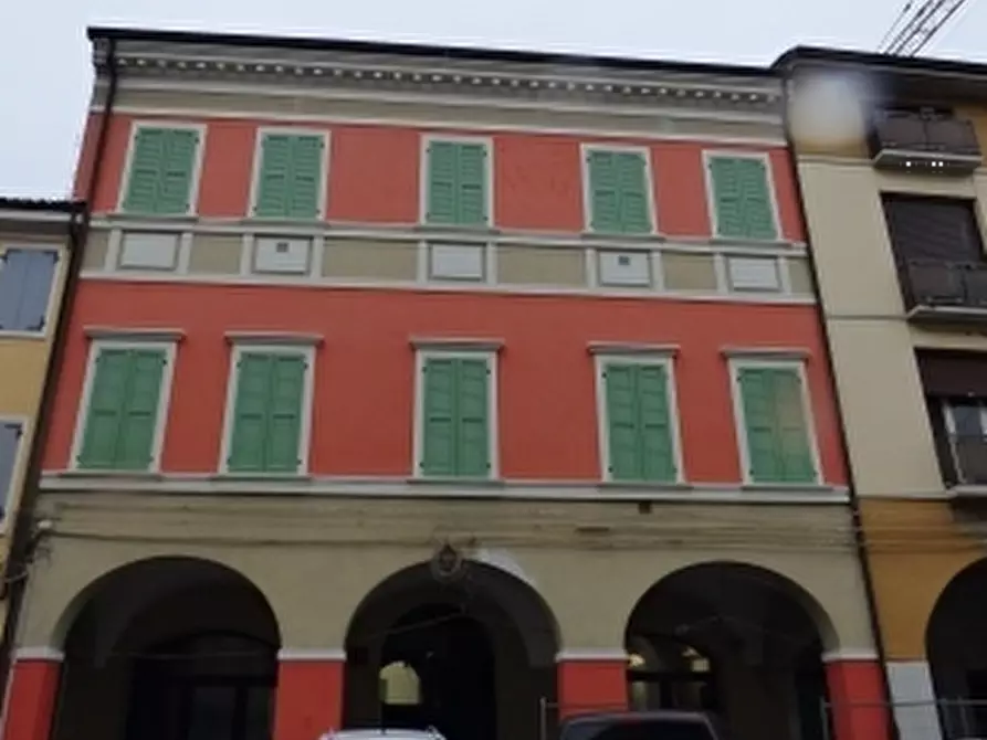 Immagine 2 di Stabile in vendita  in Via Giovanni Pico a Mirandola