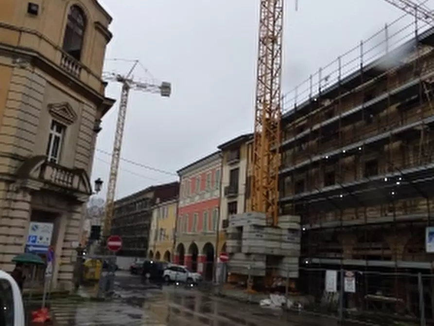 Immagine 3 di Stabile in vendita  in Via Giovanni Pico a Mirandola