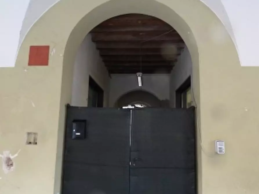 Immagine 4 di Stabile in vendita  in Via Giovanni Pico a Mirandola