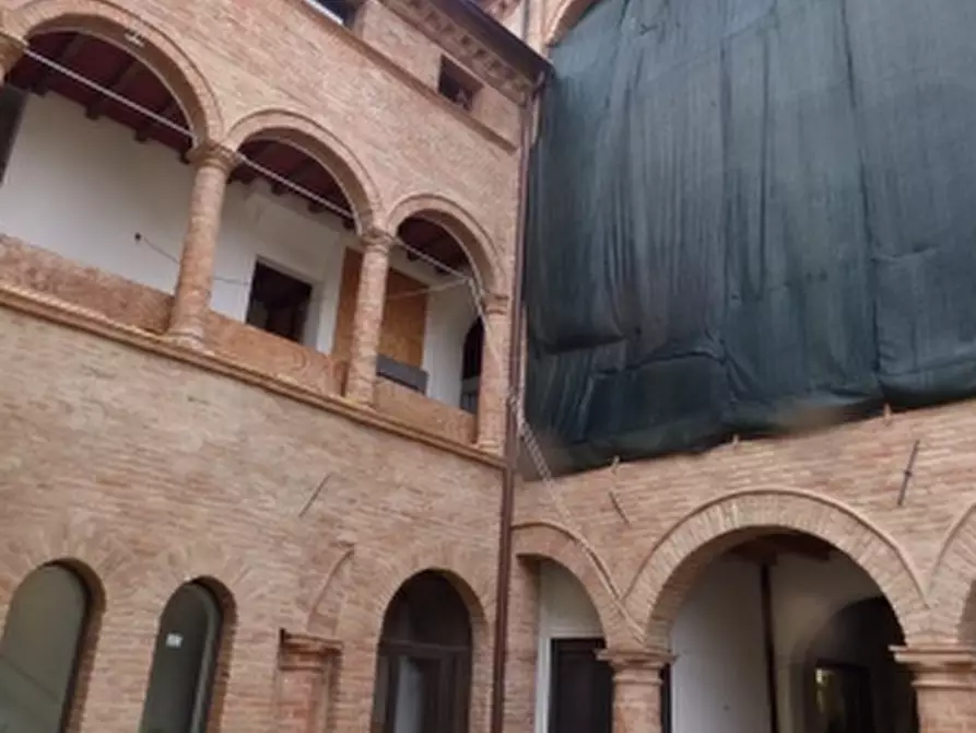 Immagine 7 di Stabile in vendita  in Via Giovanni Pico a Mirandola