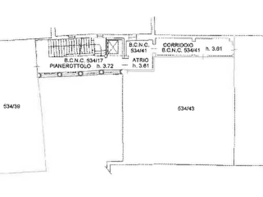 Immagine 8 di Stabile in vendita  in Via Giovanni Pico a Mirandola