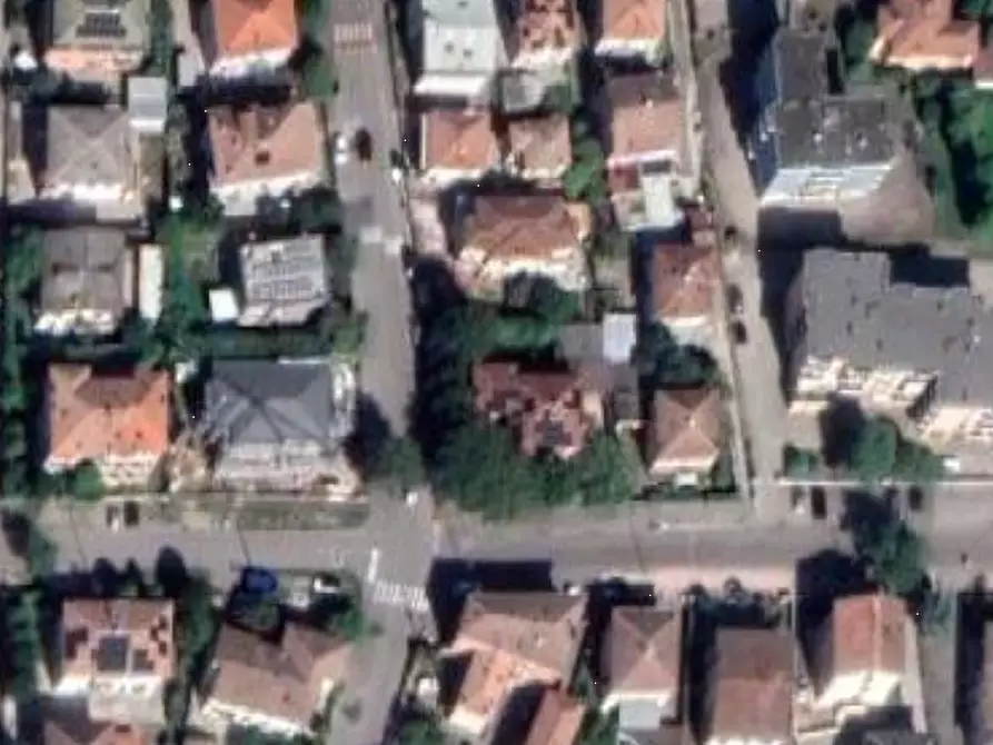 Immagine 28 di Stabile in vendita  in Via Giovanni Pico a Mirandola