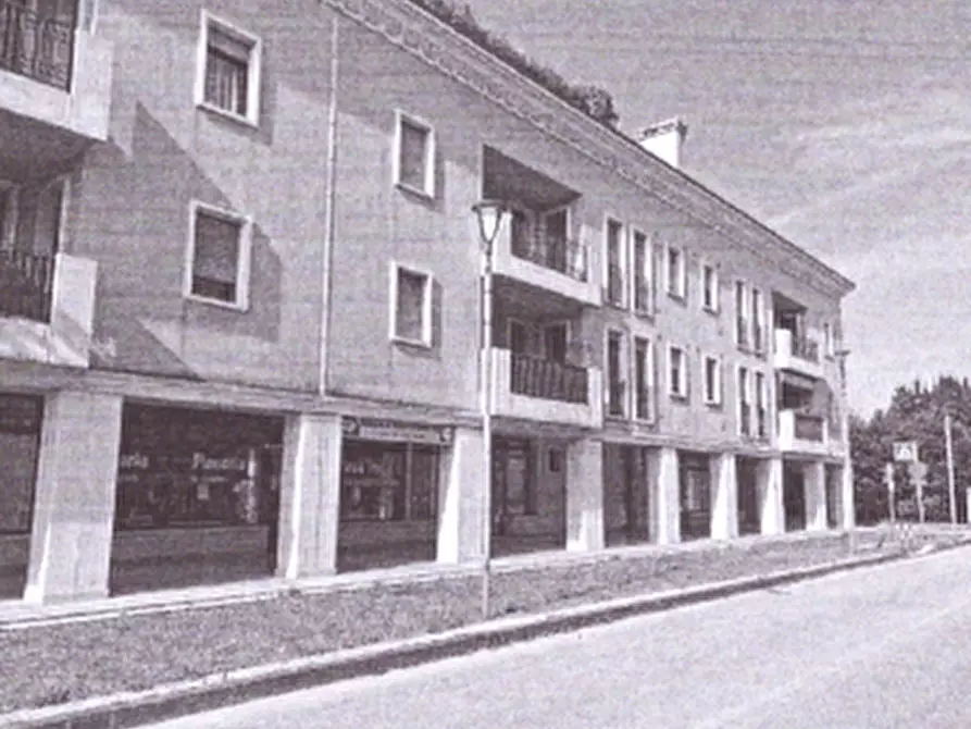 Immagine 2 di Negozio in vendita  in Viale Alcide De Gasperi a Rubano