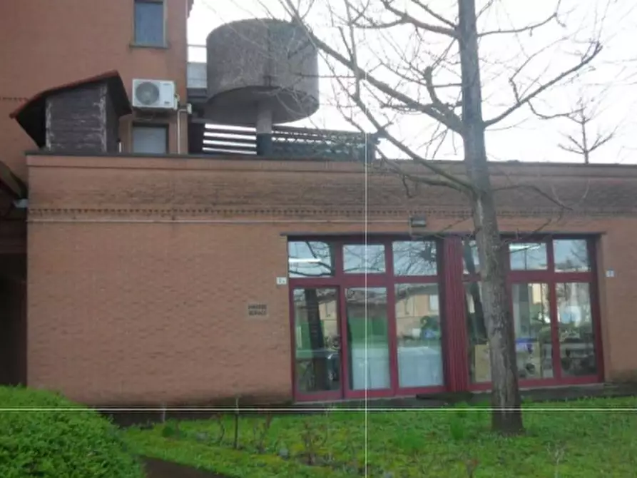 Immagine 2 di Negozio in vendita  in Via Resistenza a Carpi