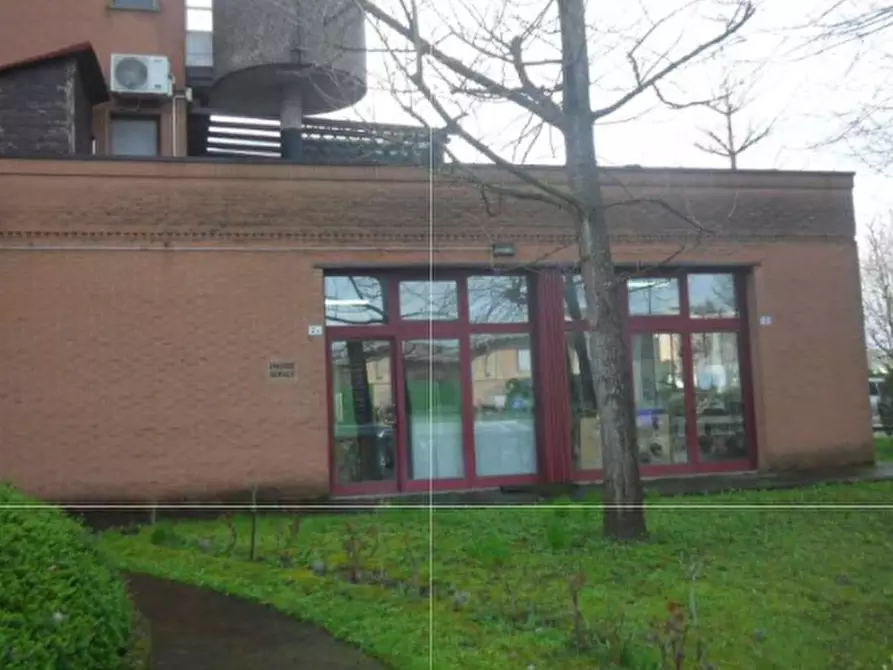 Immagine 1 di Negozio in vendita  in Via Resistenza a Carpi