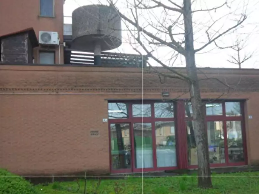 Immagine 3 di Negozio in vendita  in Via Resistenza a Carpi
