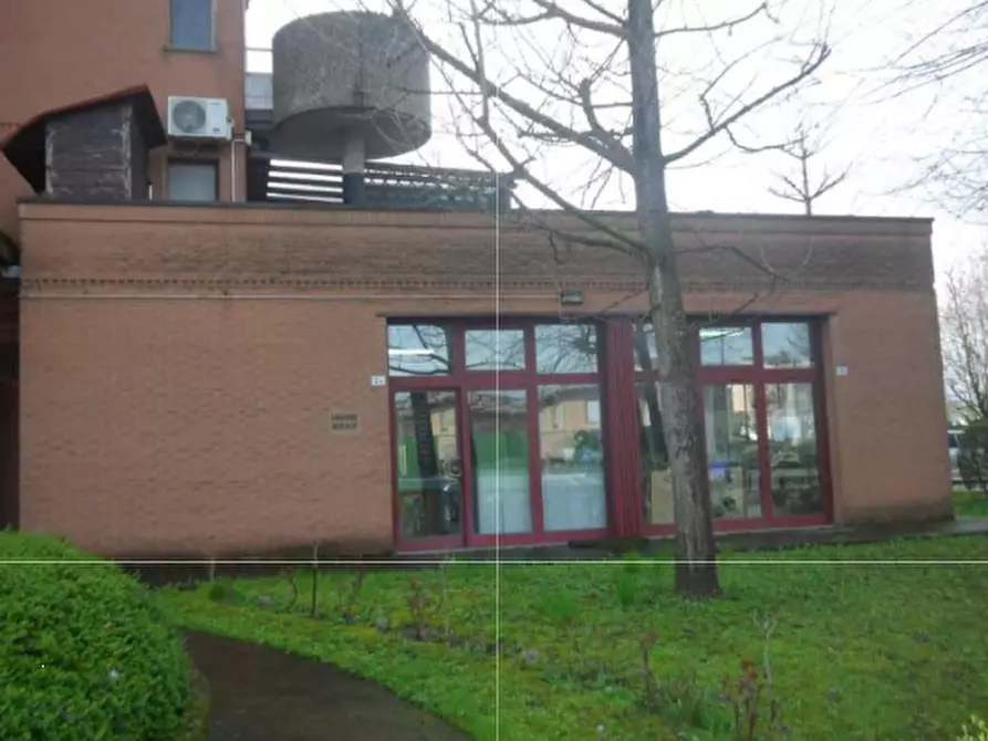 Immagine 6 di Negozio in vendita  in Via Resistenza a Carpi