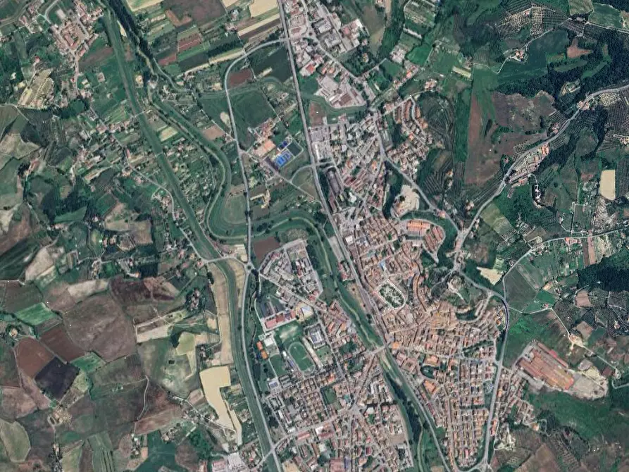 Immagine 2 di Negozio in vendita  in Piazza E. de Filippo a Castelfiorentino