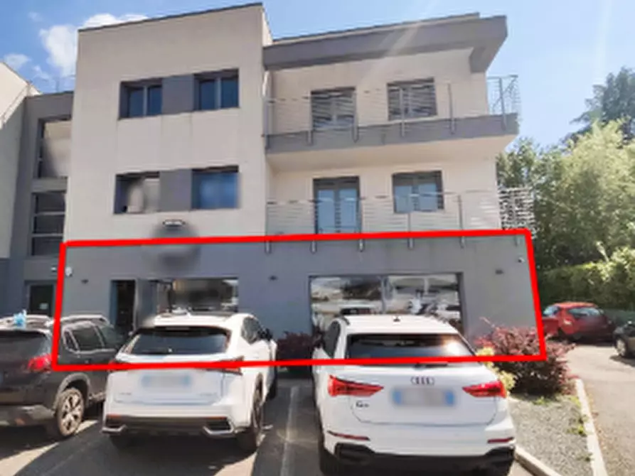 Immagine 2 di Negozio in vendita  in Via Fermi a Tavagnacco