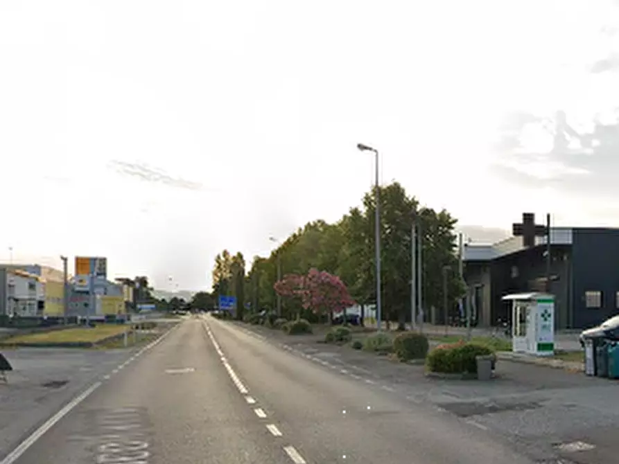 Immagine 8 di Negozio in vendita  in Via Fermi a Tavagnacco