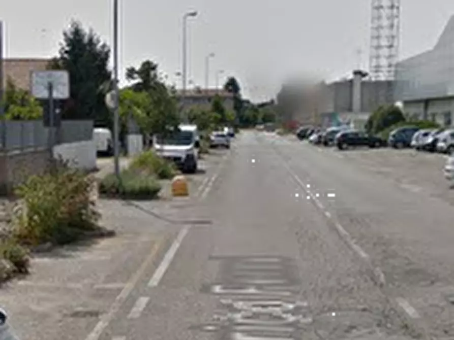 Immagine 9 di Negozio in vendita  in Via Fermi a Tavagnacco