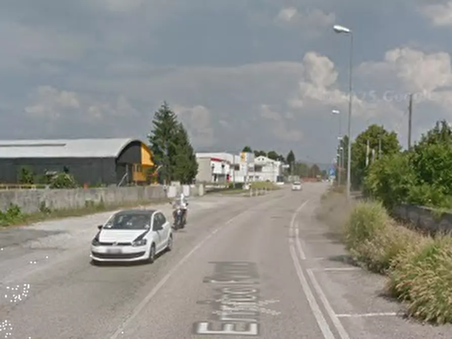 Immagine 10 di Negozio in vendita  in Via Fermi a Tavagnacco