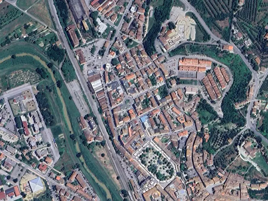 Immagine 3 di Negozio in vendita  in Piazza E. de Filippo a Castelfiorentino