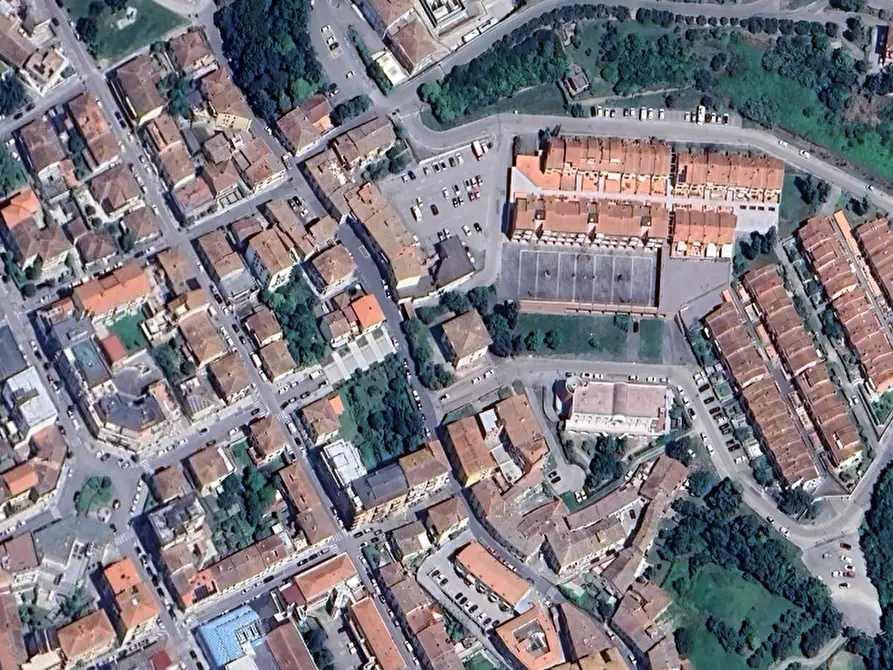 Immagine 1 di Negozio in vendita  in Piazza E. de Filippo a Castelfiorentino