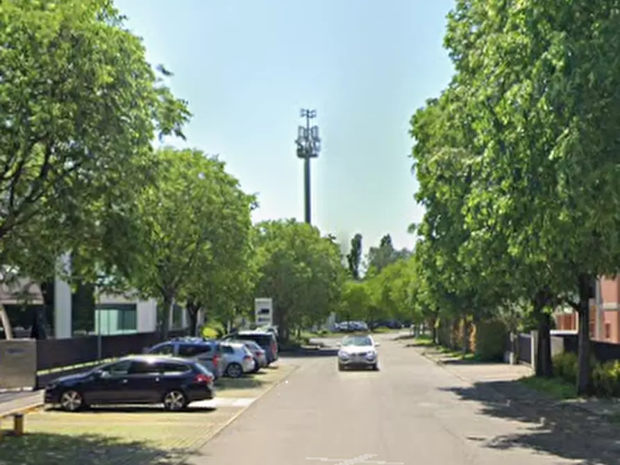 Immagine 7 di Ufficio in vendita  in Via Monti Urali a Reggio Nell'emilia