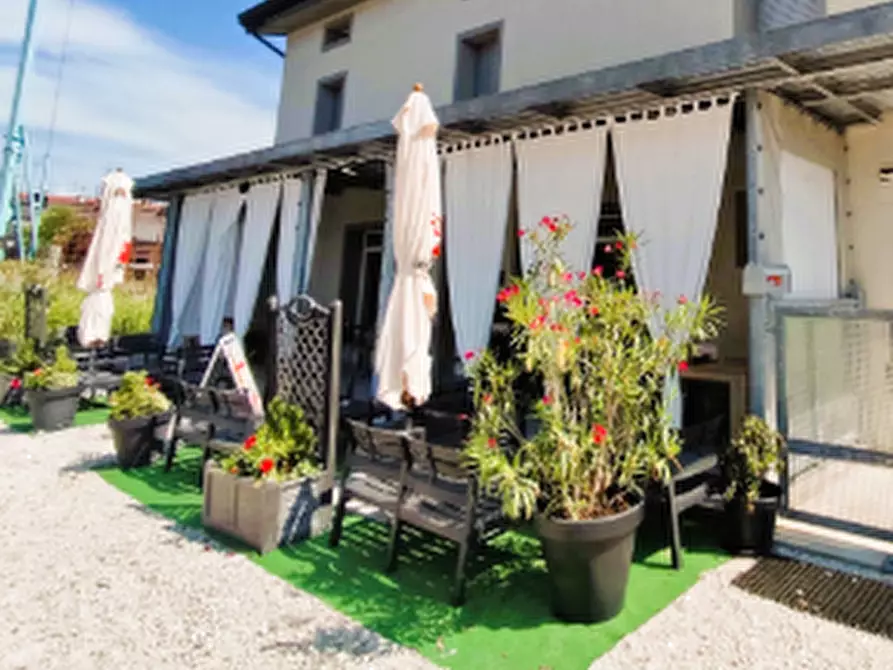 Immagine 4 di Negozio in vendita  in Viale della Stazione a Tarcento