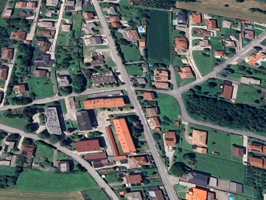 Immagine 12 di Negozio in vendita  in Viale della Stazione a Tarcento