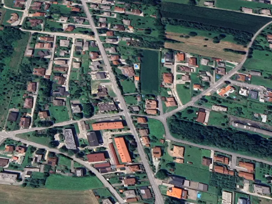 Immagine 16 di Negozio in vendita  in Viale della Stazione a Tarcento