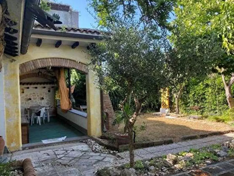 Immagine 1 di Villa in vendita  in Via Campo di Carne a Ardea