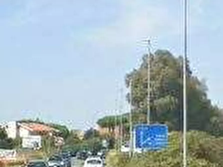 Immagine 2 di Negozio in vendita  in Via delle Pinete a Ardea