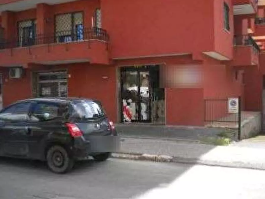 Immagine 3 di Negozio in vendita  in Viale Manzoni a Pomezia