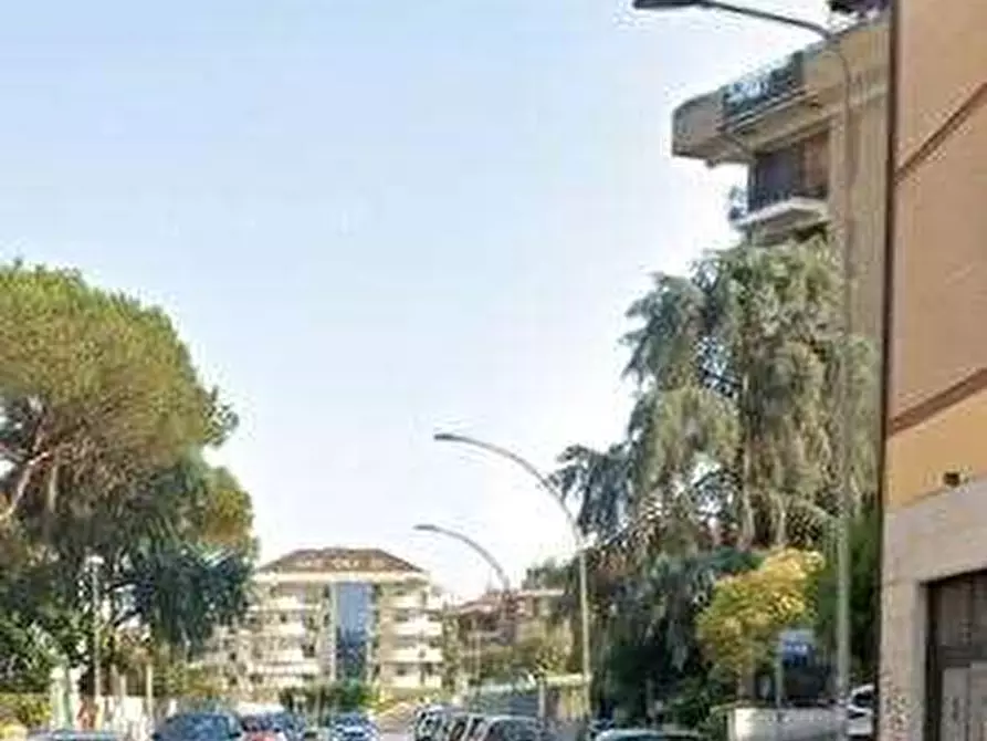 Immagine 6 di Negozio in vendita  in Viale Manzoni a Pomezia