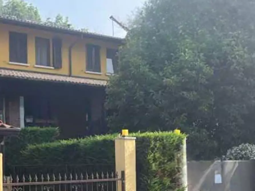 Immagine 1 di Porzione di casa in vendita  in Via pineta a Nave