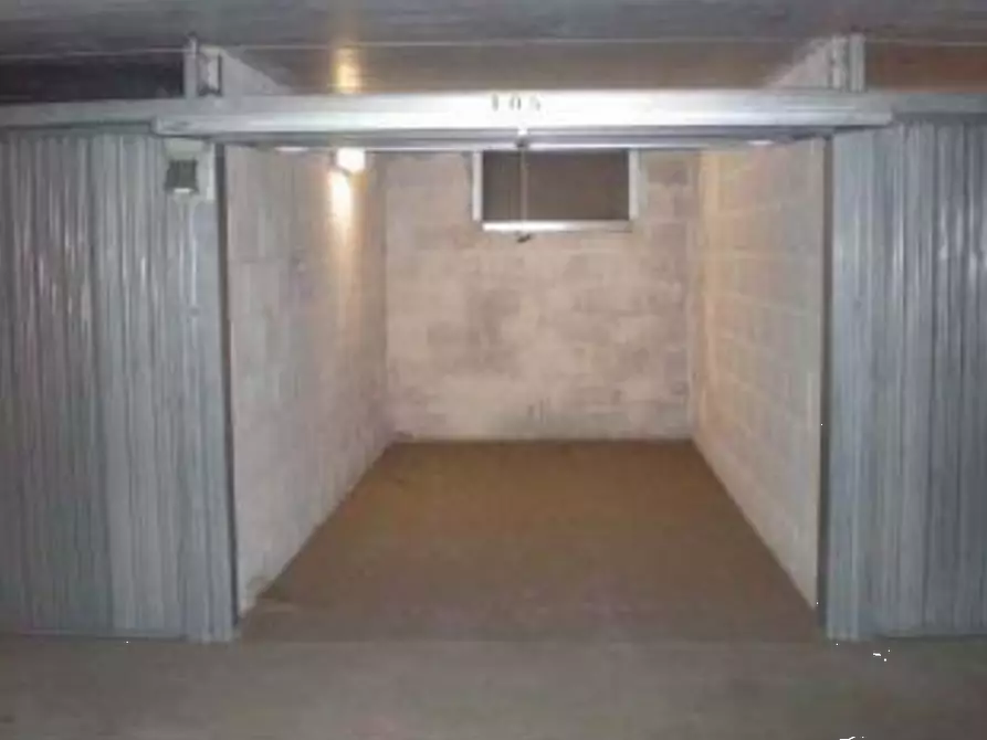 Immagine 3 di Garage in vendita  in Via di Grotta di Gregna a Roma