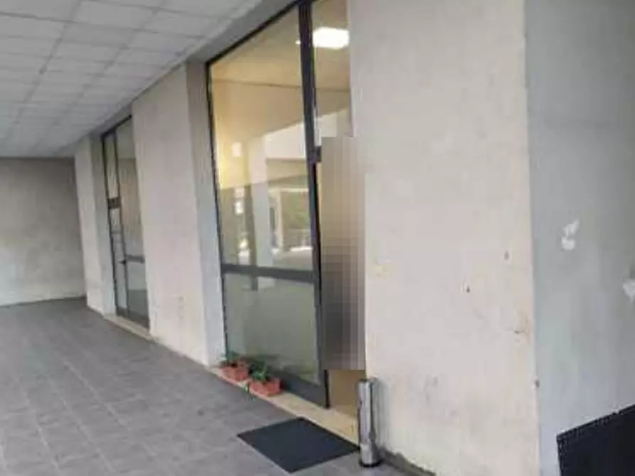 Immagine 1 di Negozio in vendita  in Corso Bazoli  a Brescia