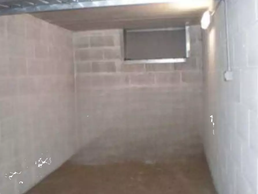 Immagine 2 di Garage in vendita  in Via di Grotta di Gregna a Roma