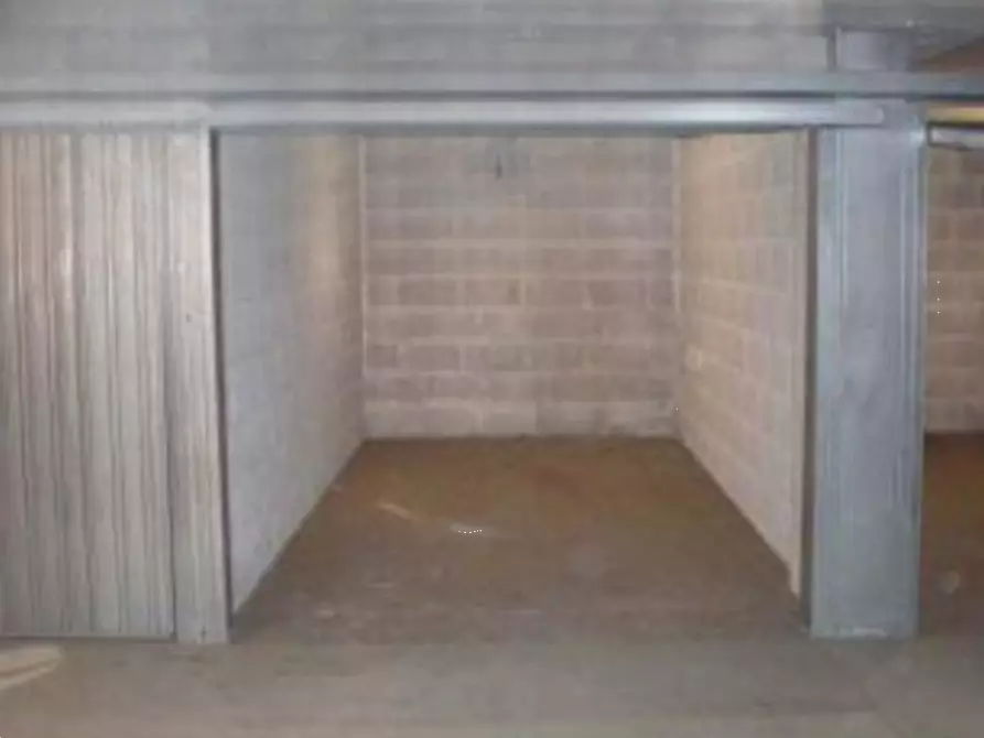 Immagine 3 di Garage in vendita  in Via di Grotta di Gregna a Roma