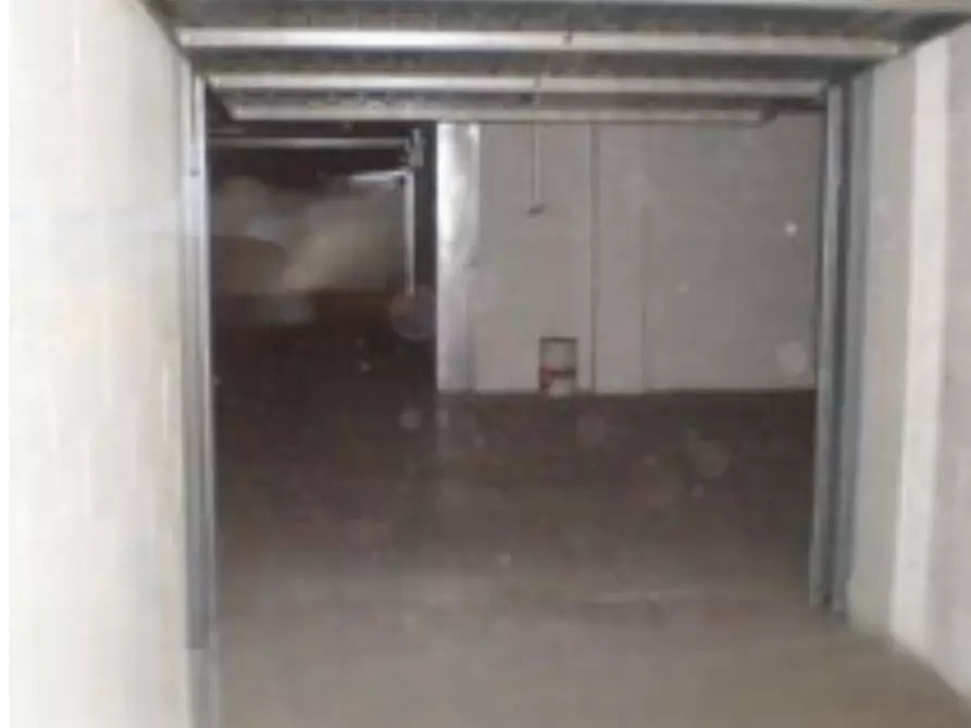 Immagine 3 di Garage in vendita  in Via di Grotta di Gregna a Roma