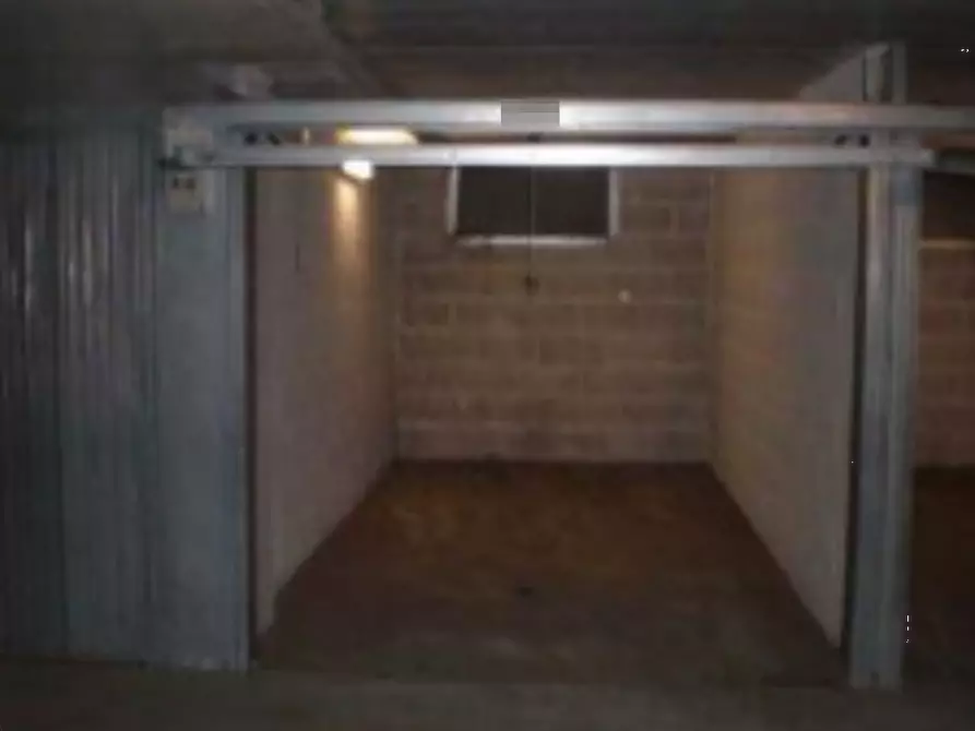 Immagine 1 di Garage in vendita  in Via di Grotta di Gregna a Roma