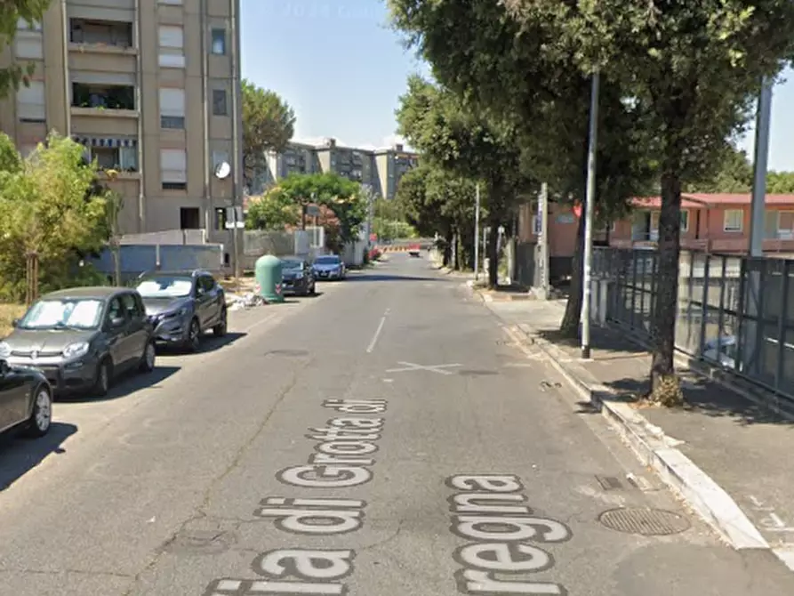 Immagine 10 di Garage in vendita  in Via di Grotta di Gregna a Roma