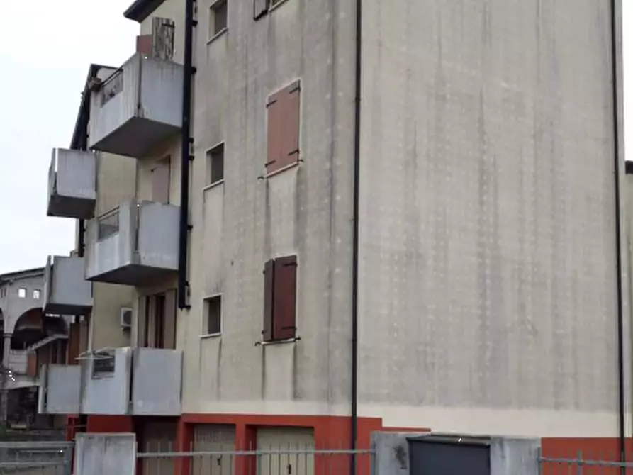 Immagine 7 di Appartamento in vendita  in Via Carlo Collodi a Bagnolo San Vito