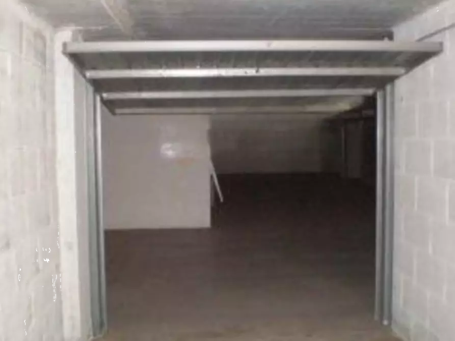 Immagine 1 di Garage in vendita  in Via Grotta di Gregna a Roma