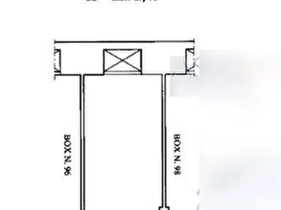 Immagine 10 di Garage in vendita  in Via Grotta di Gregna a Roma