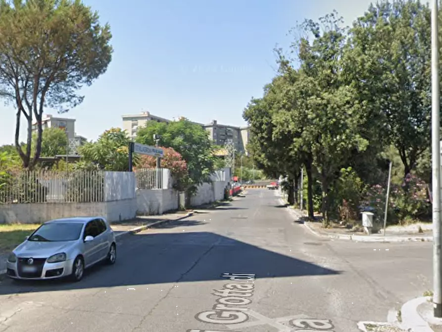 Immagine 9 di Garage in vendita  in Via di Grotta di Gregna a Roma