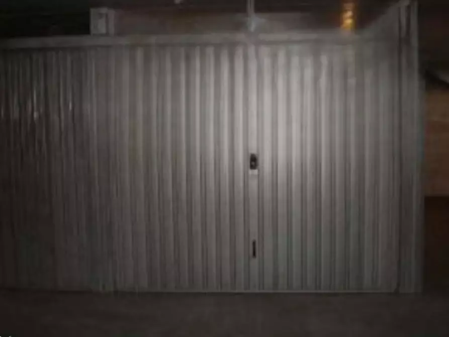 Immagine 1 di Garage in vendita  in Via di Grotta di Gregna a Roma