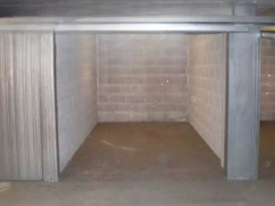 Immagine 3 di Garage in vendita  in Via di Grotta di Gregna a Roma