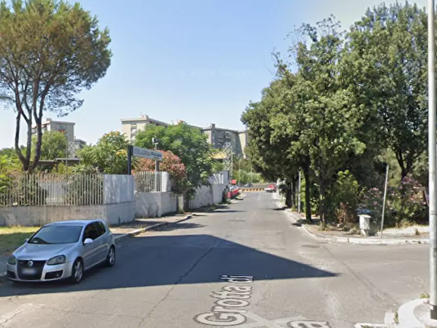 Immagine 4 di Garage in vendita  in Via di Grotta di Gregna a Roma